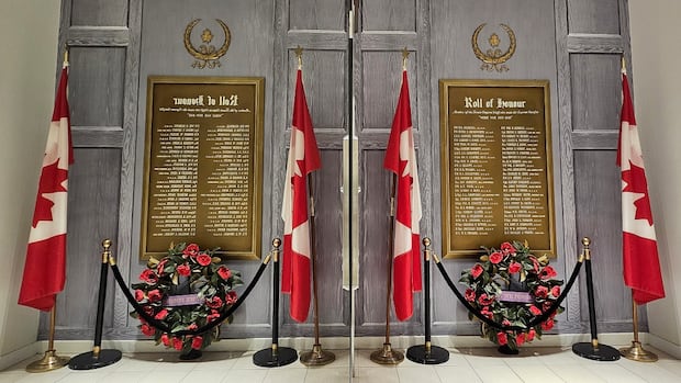 Lawyer trying to save war memorials from Hudson’s Bay stores in Toronto, Calgary [Video]
