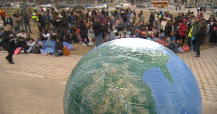 Manitobans advocate for change on Earth Day – Winnipeg [Video]