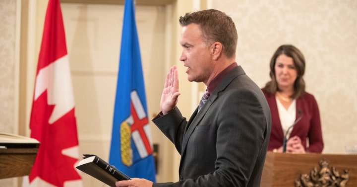 Former UCP cabinet minister calls Alberta government health contract probe whitewashing [Video]