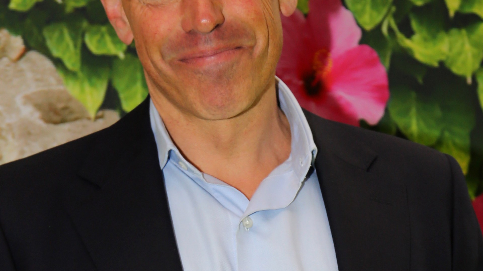 Property guru Phil Spencer reveals five cheap and easy garden improvements that could add 60,000 to your home [Video]