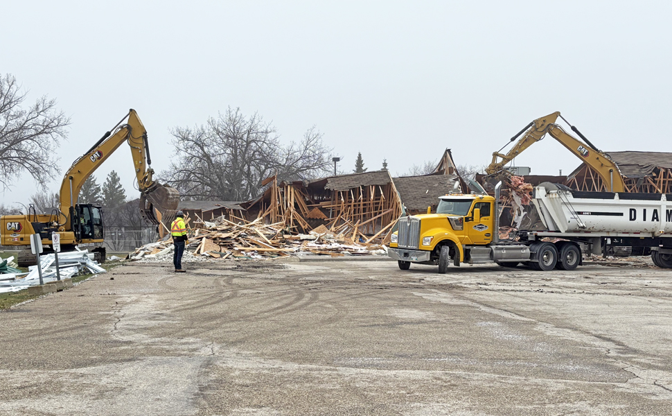 Old medical clinic coming down to make room for SBCs new campus – SteinbachOnline.com [Video]