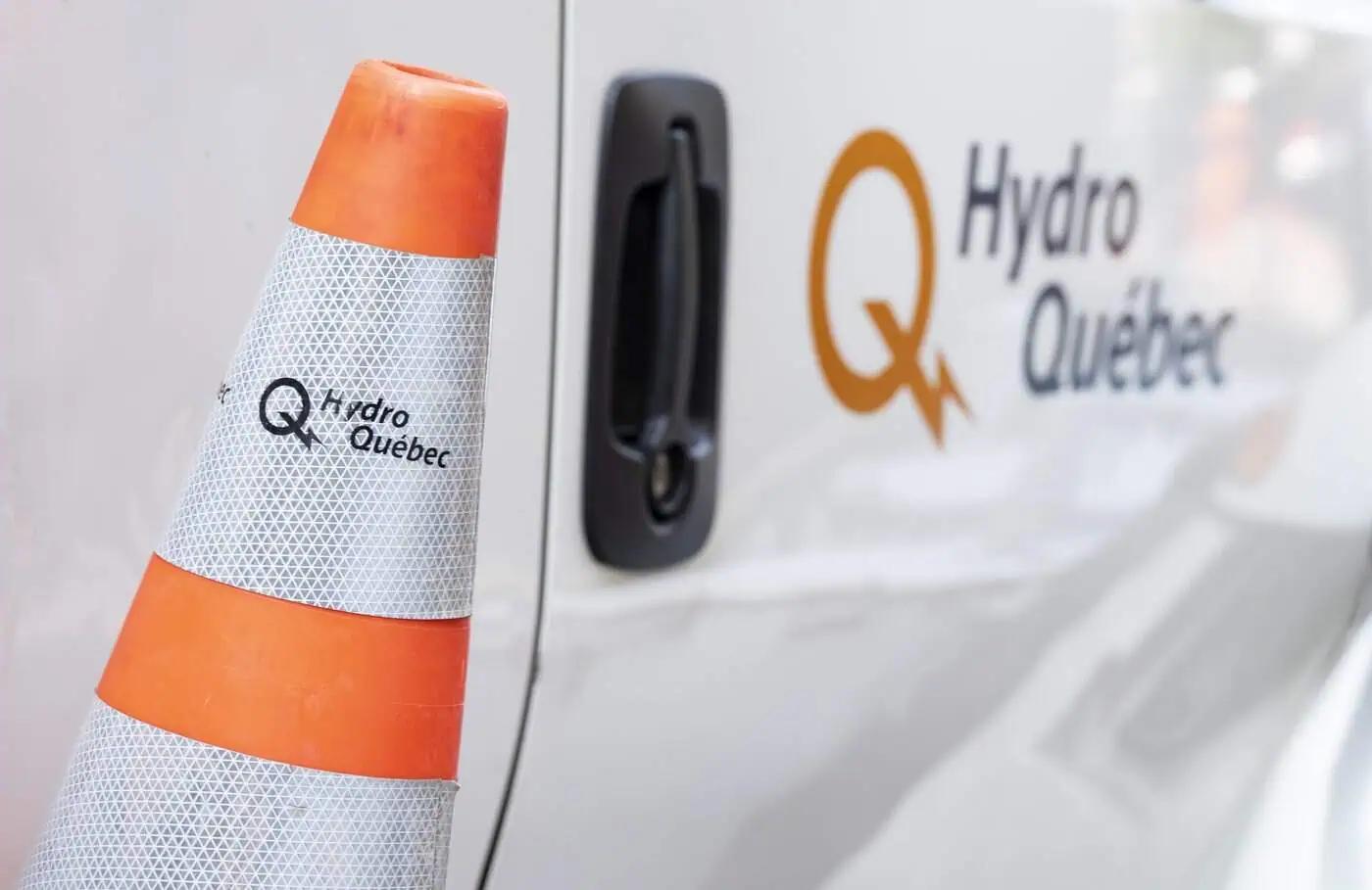 Teen hurt by falling tree, tens of thousands without power after violent Quebec storm [Video]