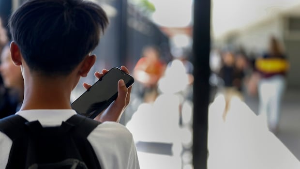 Quebec to impose full ban on cellphones in schools [Video]