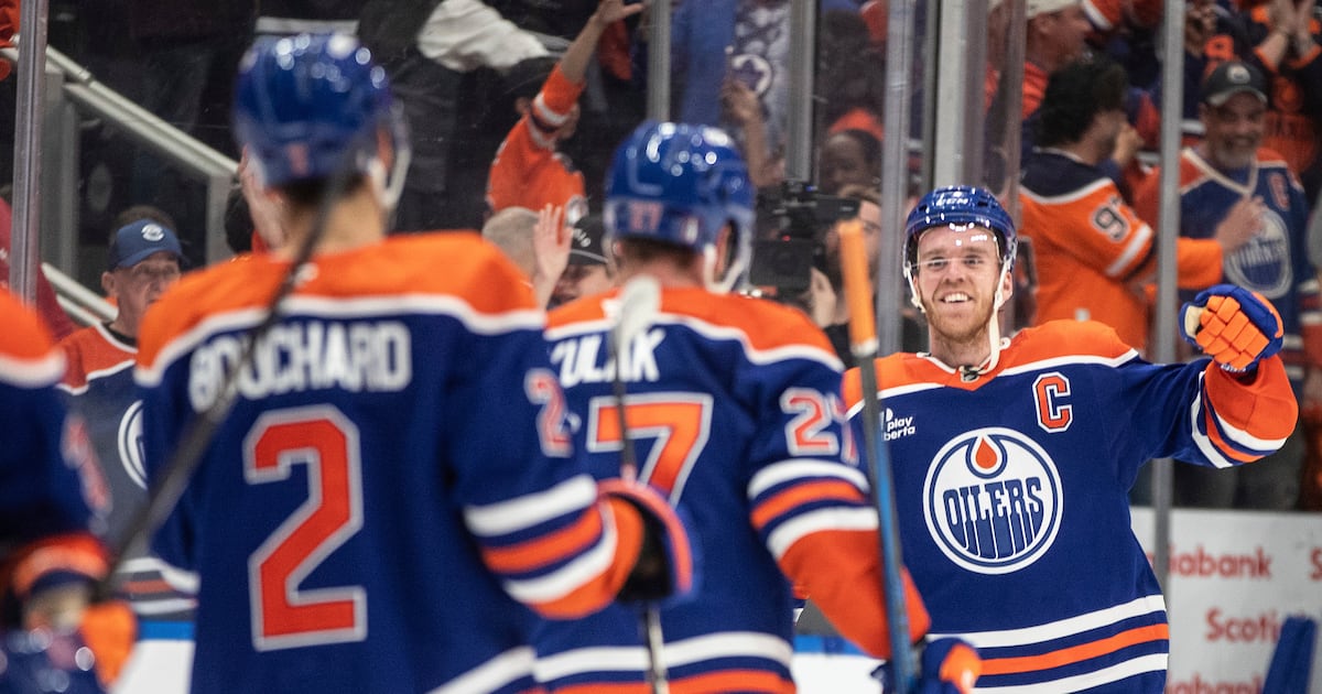Oilers beat Kings 6-4 to close out series 4-2 and move into 2nd round of playoffs  Boston 25 News [Video]