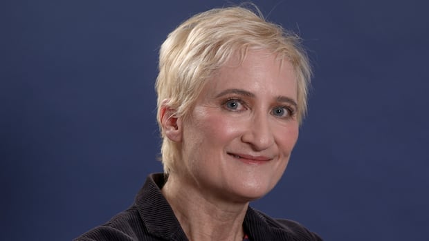 Singer-songwriter Jill Sobule, who had a hit with I Kissed a Girl, dead after house fire [Video]