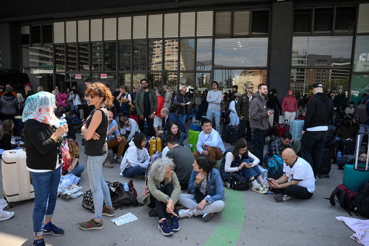 Spain suffered multiple power incidents in the build up to full blackout [Video]