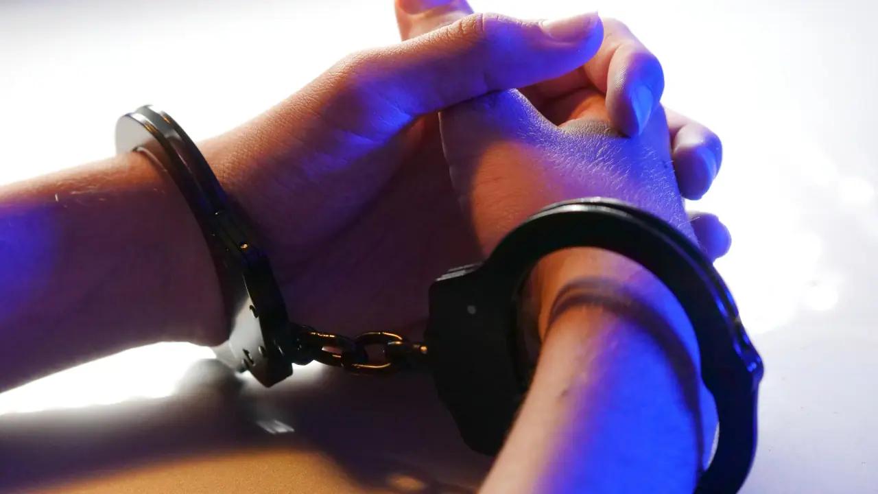 Personal trainer and osteopath charged with voyeurism at wellness clinic in Ontario [Video]