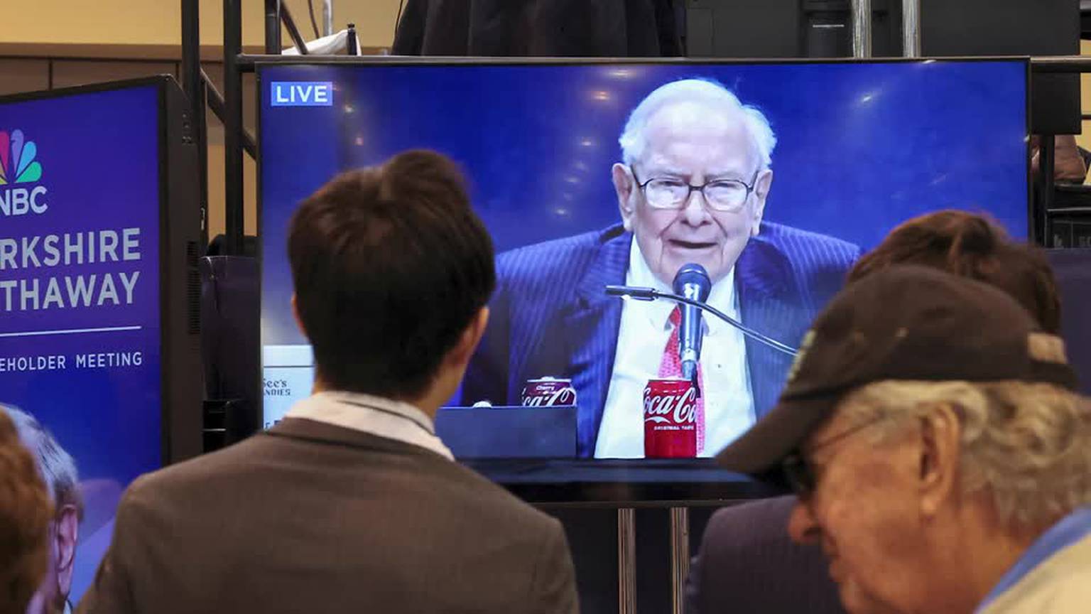 Video: Buffett to step down as Berkshire CEO, Abel to take over [Video]
