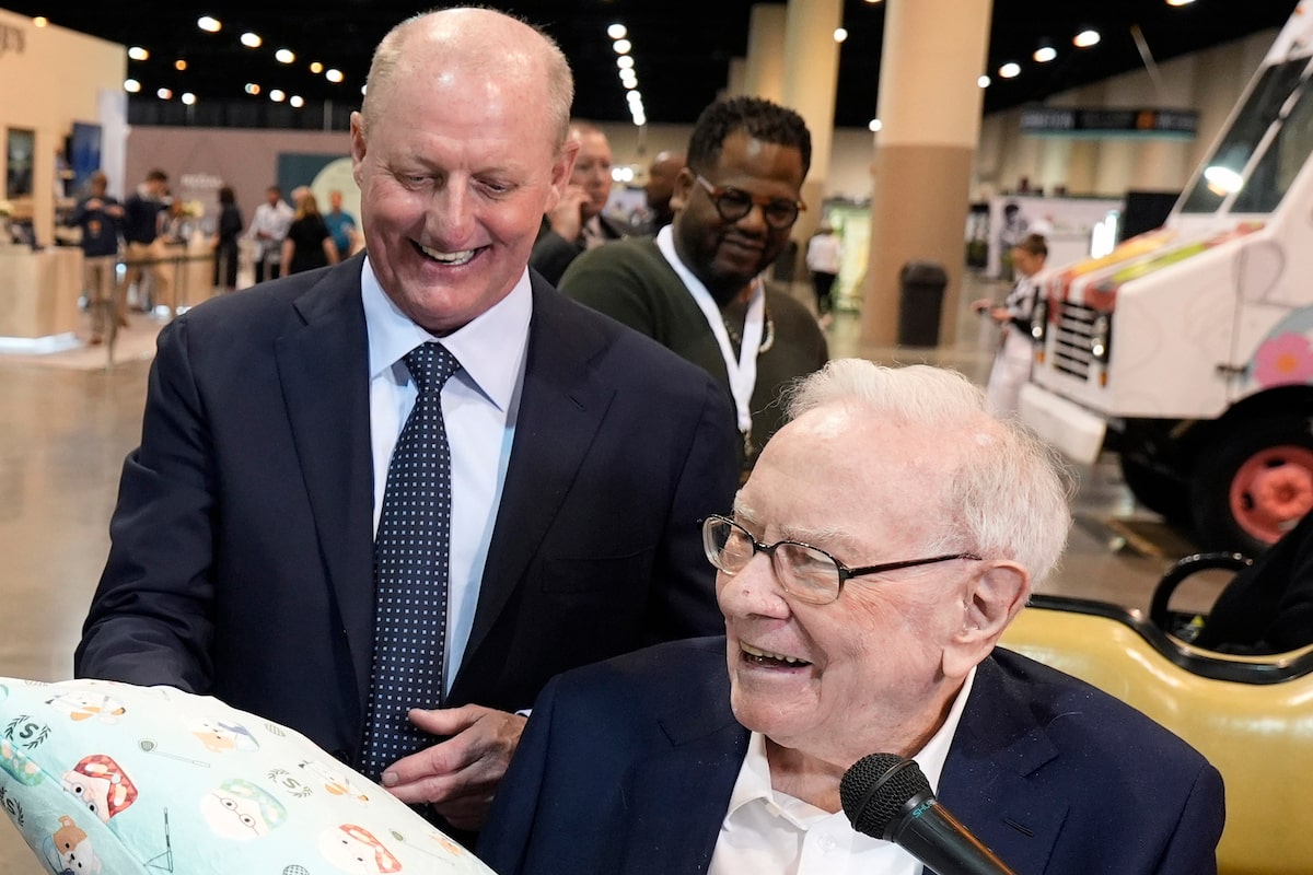 Warren Buffett to remain chairman at Berkshire Hathaway when Greg Abel takes over as CEO in 2026 [Video]