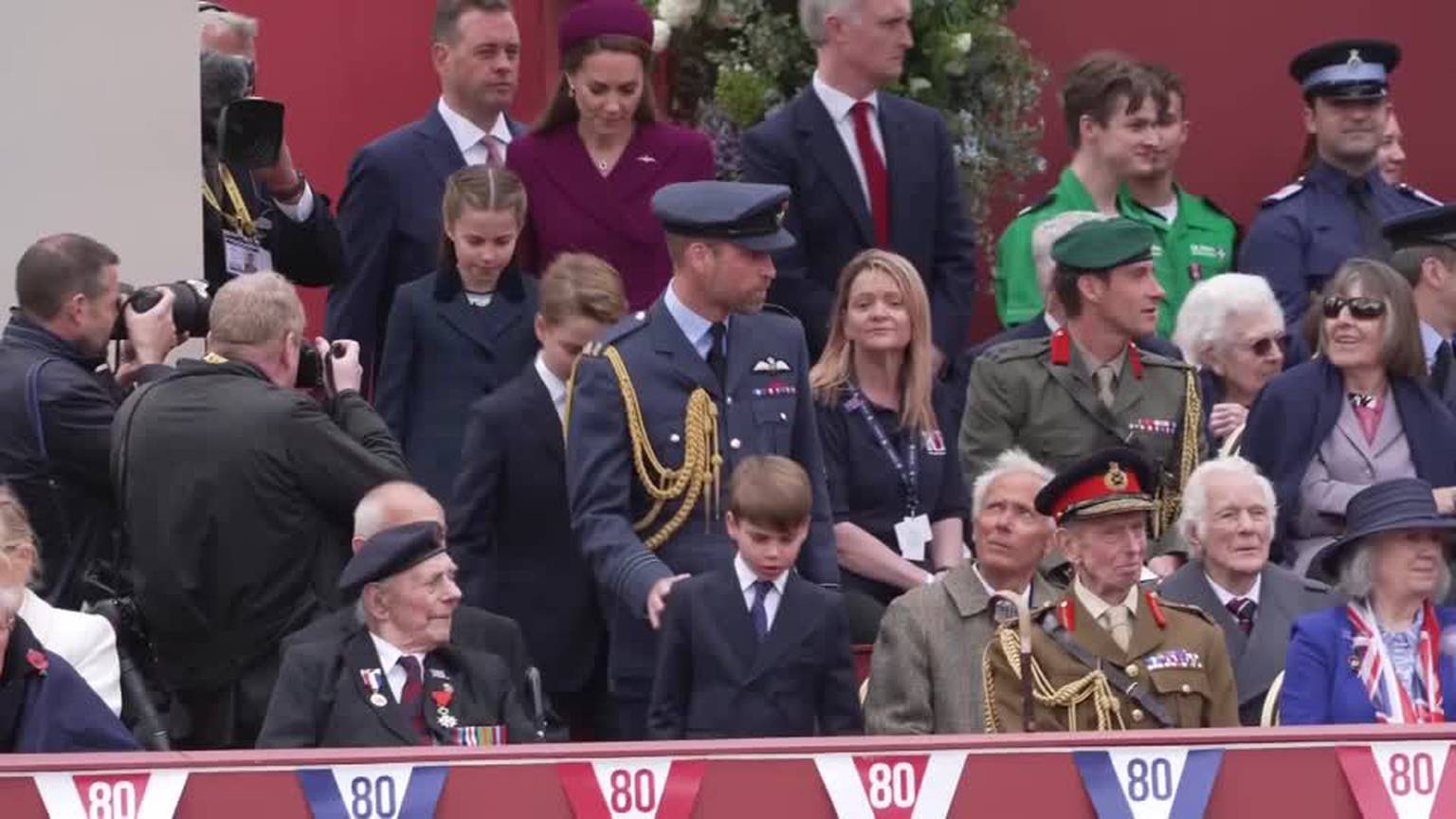 Video: Britain’s royals watch 80th anniversary VE Day parade [Video]