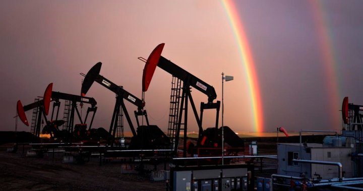 Albertas energy industry, government watch nervously as oil prices hit 4-year low [Video]