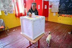 Pro-EU or pro-Trump? Romania faces decisive choice in vote [Video]