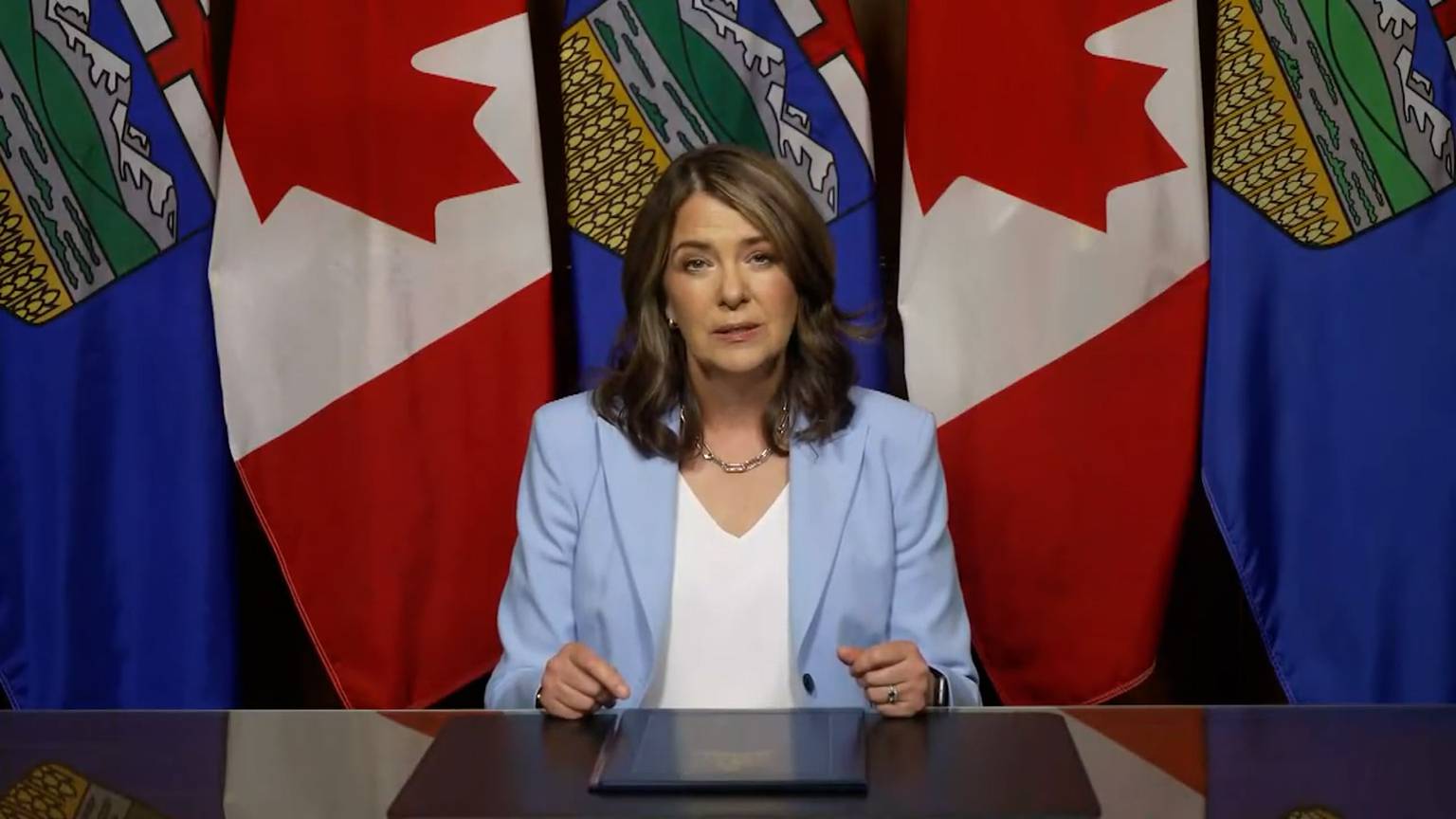 Video: Alberta Premier Danielle Smith promises 2026 separation referendum if signatures warrant [Video]