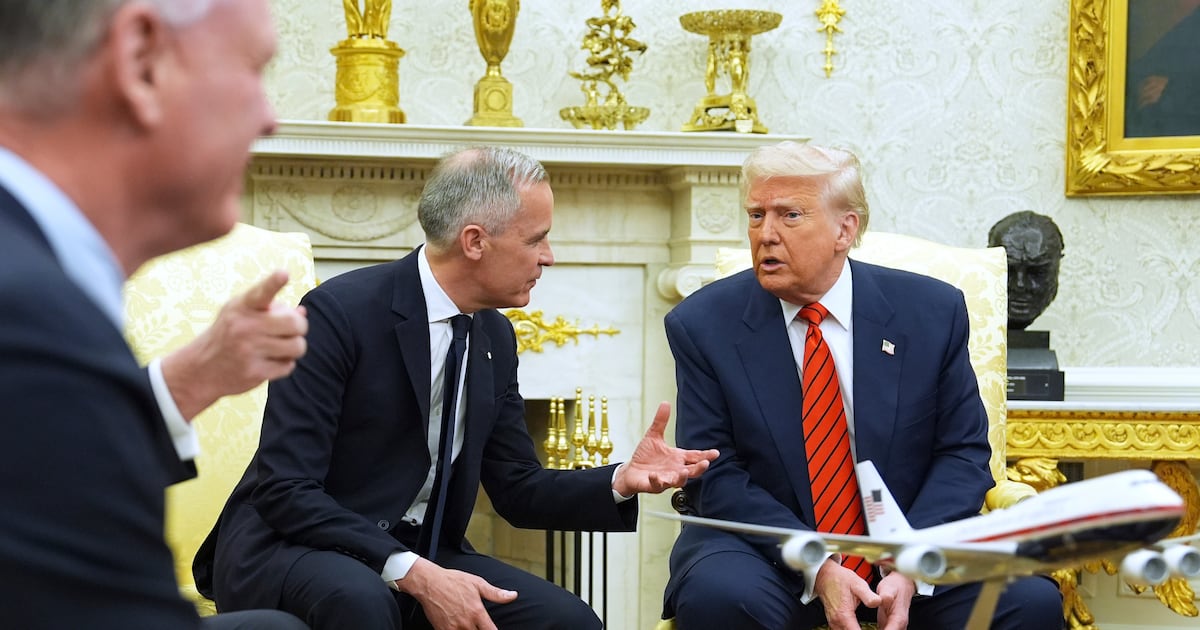 Trump, Carney faceoff in Oval Office leaves gaping differences on tariffs, 51st state  Boston 25 News [Video]
