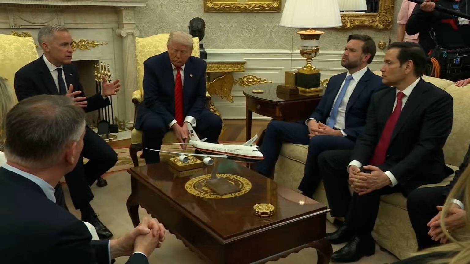 Video: Trump and Carney talk tariffs at Oval Office meeting [Video]