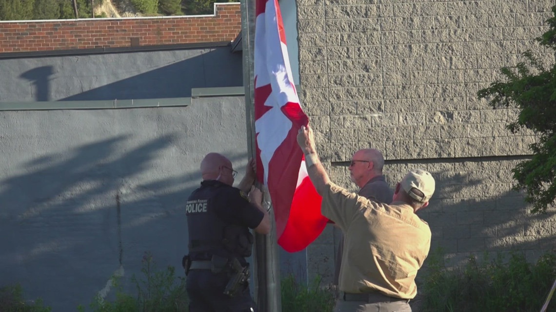 Bonners Ferry City Council passes resolution to continue flying Canadian flag despite state restrictions [Video]