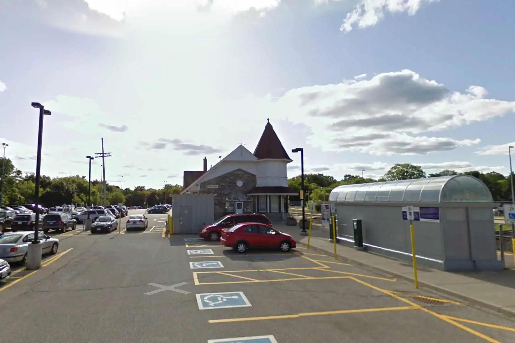 Person armed with a knife at a GO Train station in Ontario [Video]