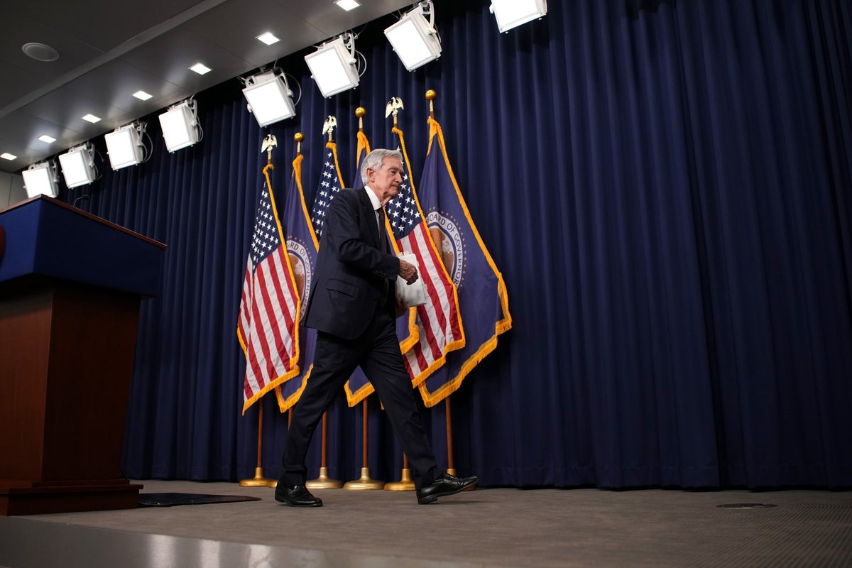 Jerome Powell keeps interest rates the same  and ignores Trump [Video]