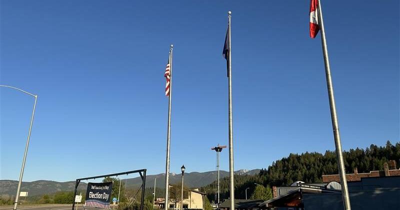 Bonners Ferry residents rally to fly Canadian flag in face of state restriction | News [Video]
