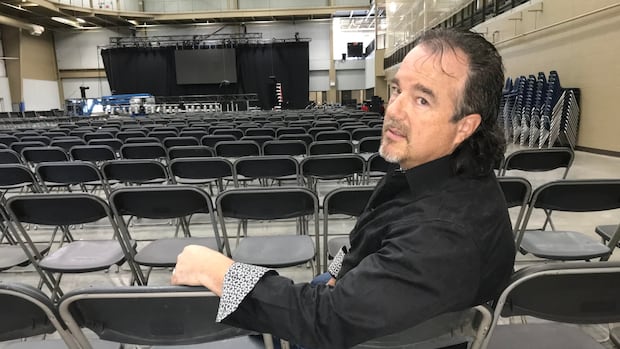 Kelowna pastor accused of historical sexual assaults in civil lawsuits, denies allegations [Video]