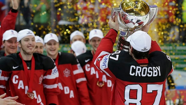 Friends and NHL stars Crosby, MacKinnon reunite at men’s hockey worlds after 10 years [Video]