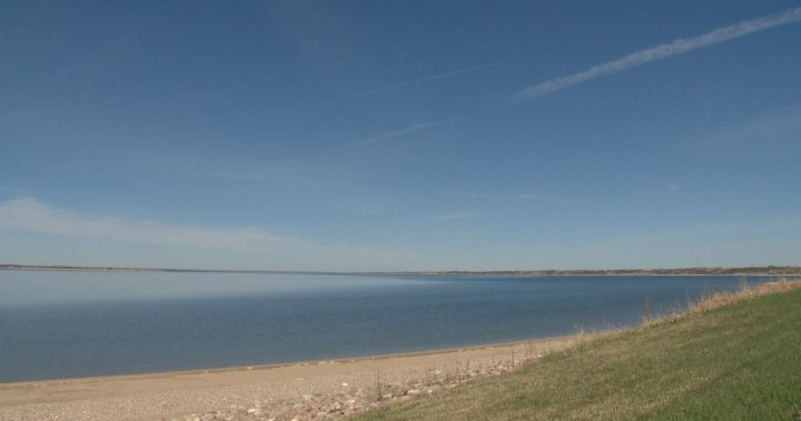 Low river water levels spark questions over Lake Diefenbaker capacity [Video]