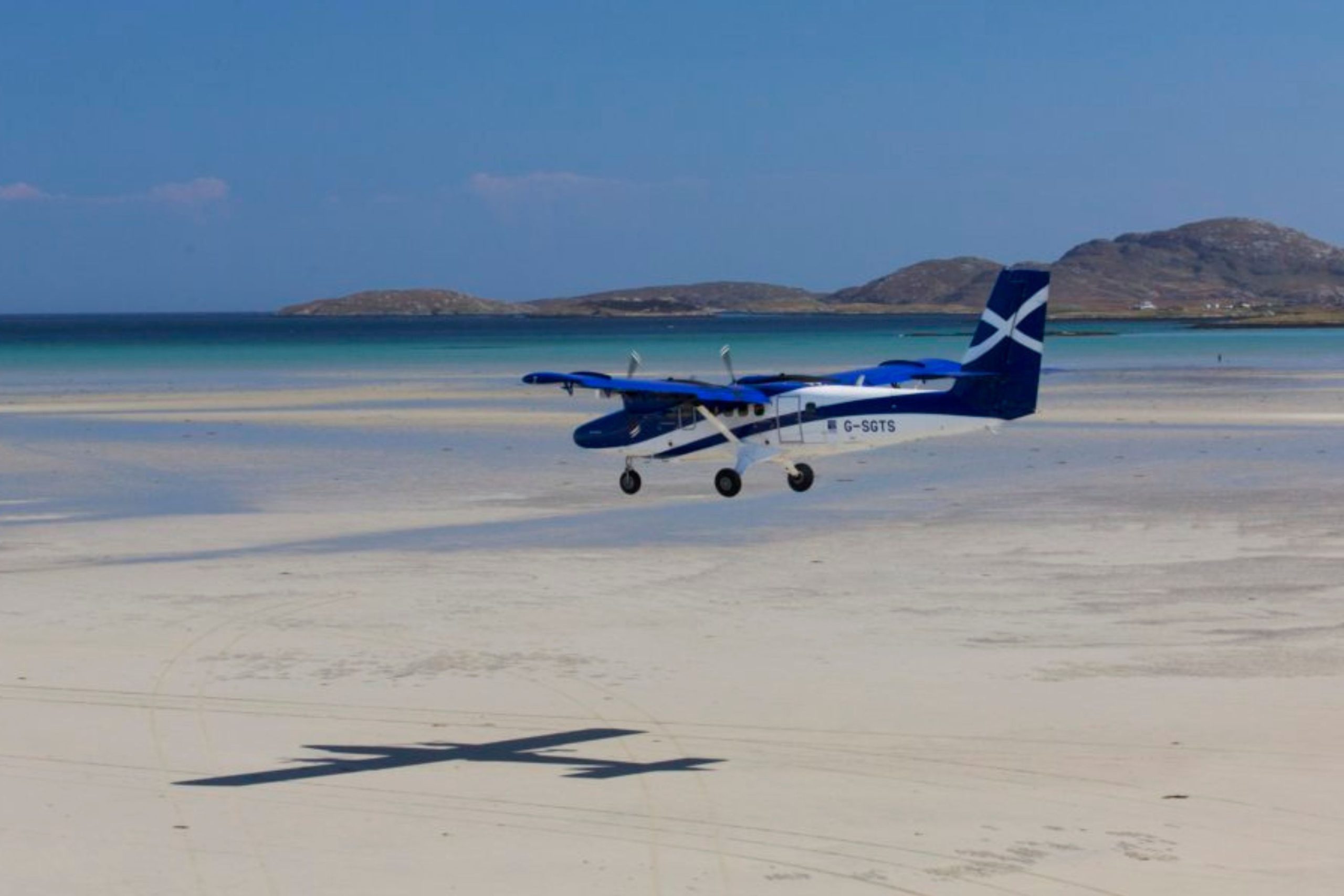 Awe As Traveler Films Plane Landing at Only Beach Airport in the World [Video]