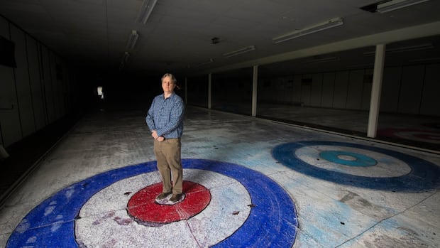 South Ottawa curling club vows to rebuild after ‘heartbreaking’ fire [Video]