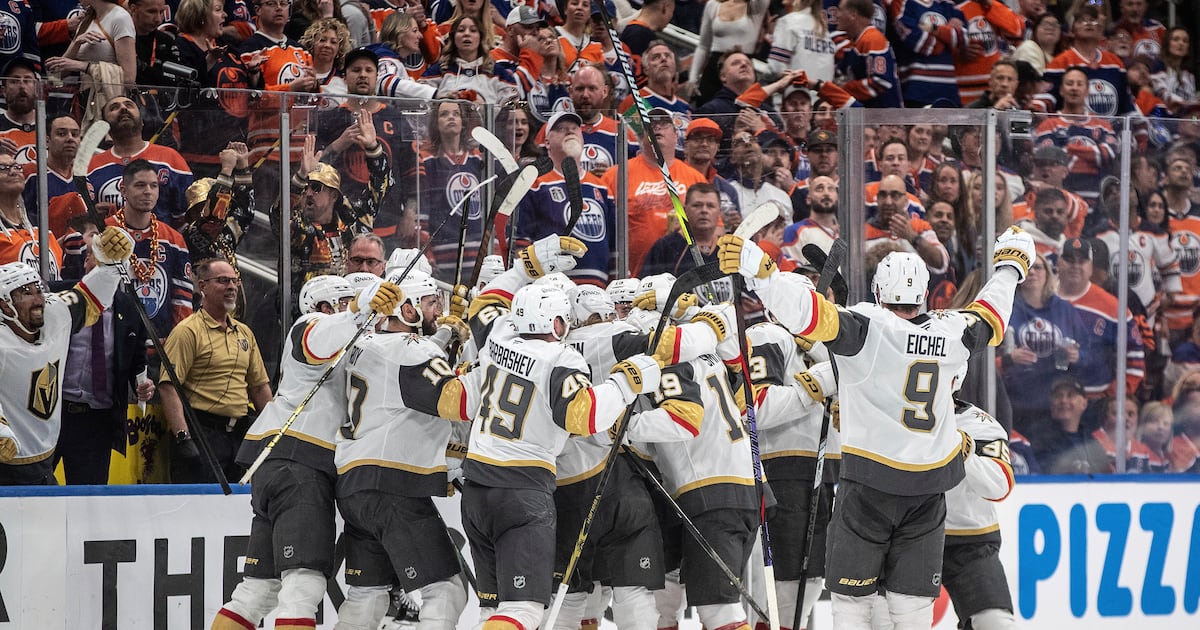 Reilly Smith scores with 0.4 seconds left, Golden Knights stun Oilers 4-3 in Game 3  WSOC TV [Video]