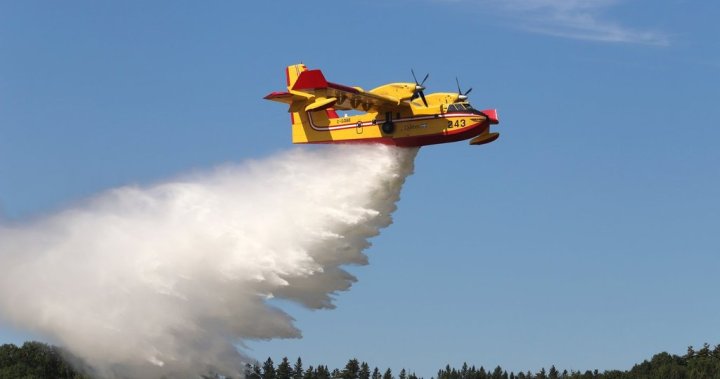Quebec airtankers head to Ontario, Saskatchewan to aid wildfire fight [Video]