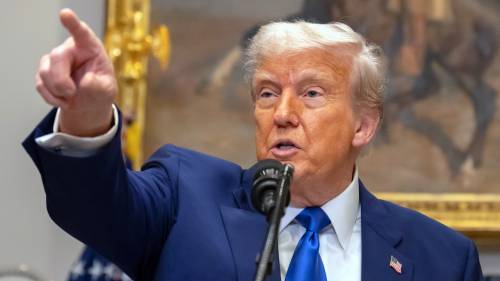 Trump says white South Africans facing genocide as 1st wave of refugees arrive in U.S. [Video]