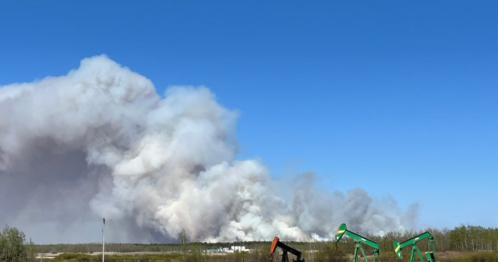 Emergency crews drafting plans to welcome home residents forced out by wildfire [Video]