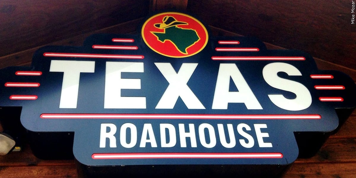 Texas Roadhouse employee attacked by 2 upset customers, police say [Video]
