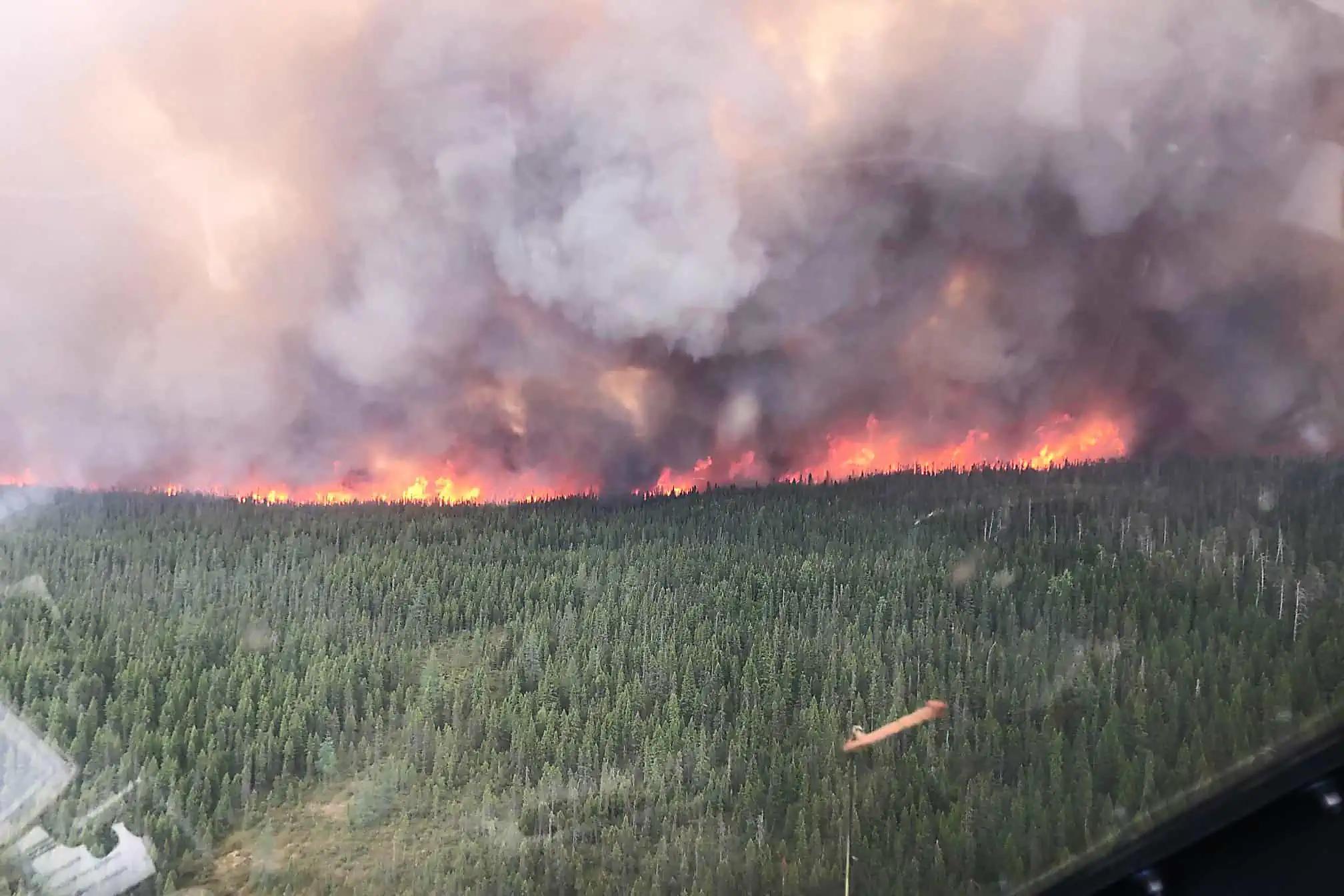 Evacuations ordered due to forest fire out of control near Ontario towns [Video]