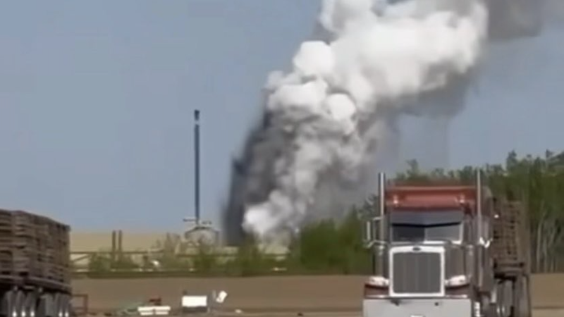 Uncontrolled release at oil well near Lloyd; residents frustrated with lack of communication [Video]