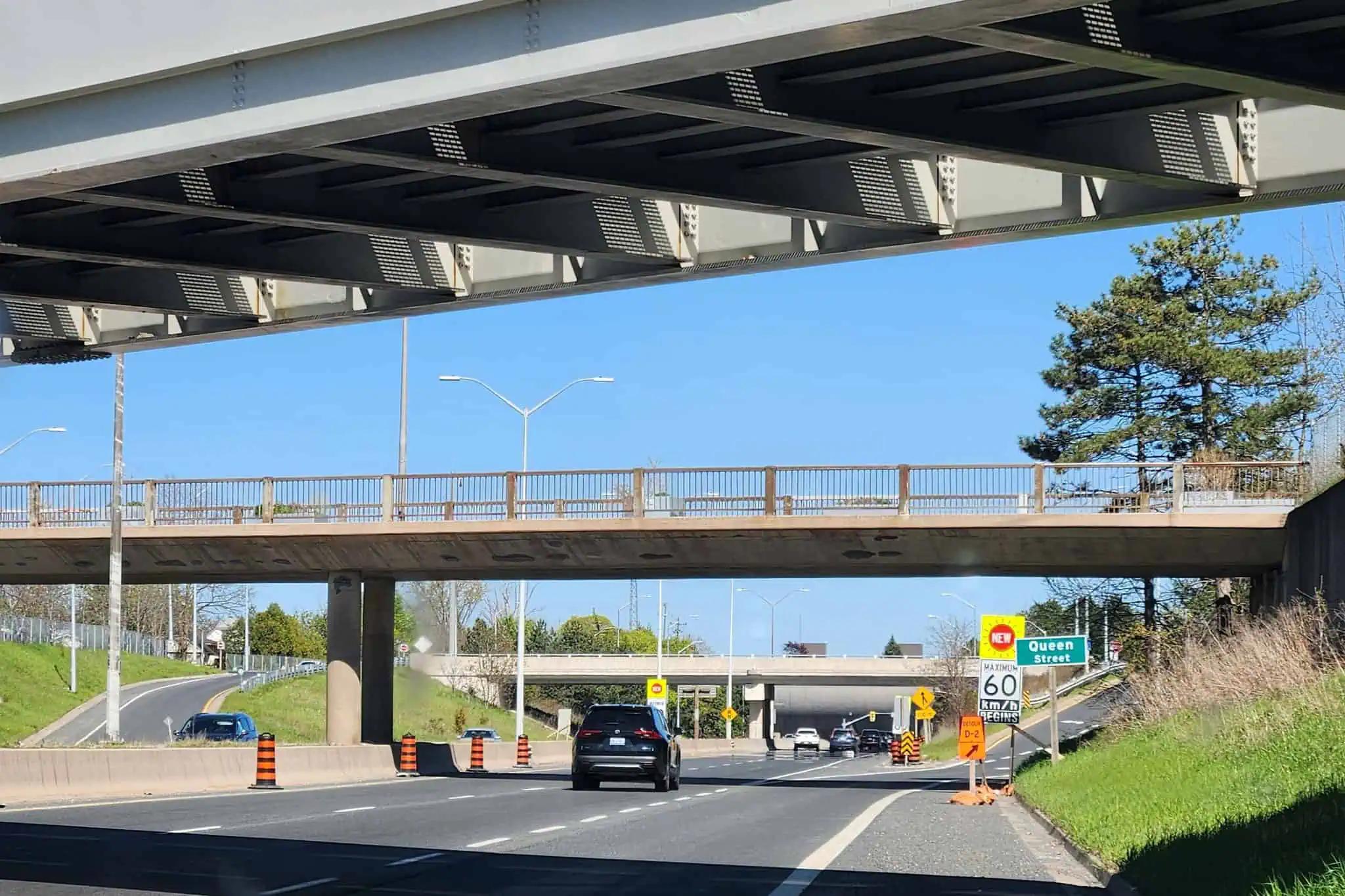 Rocks thrown from overpass hit multiple cars on Ontario highway in Niagara [Video]