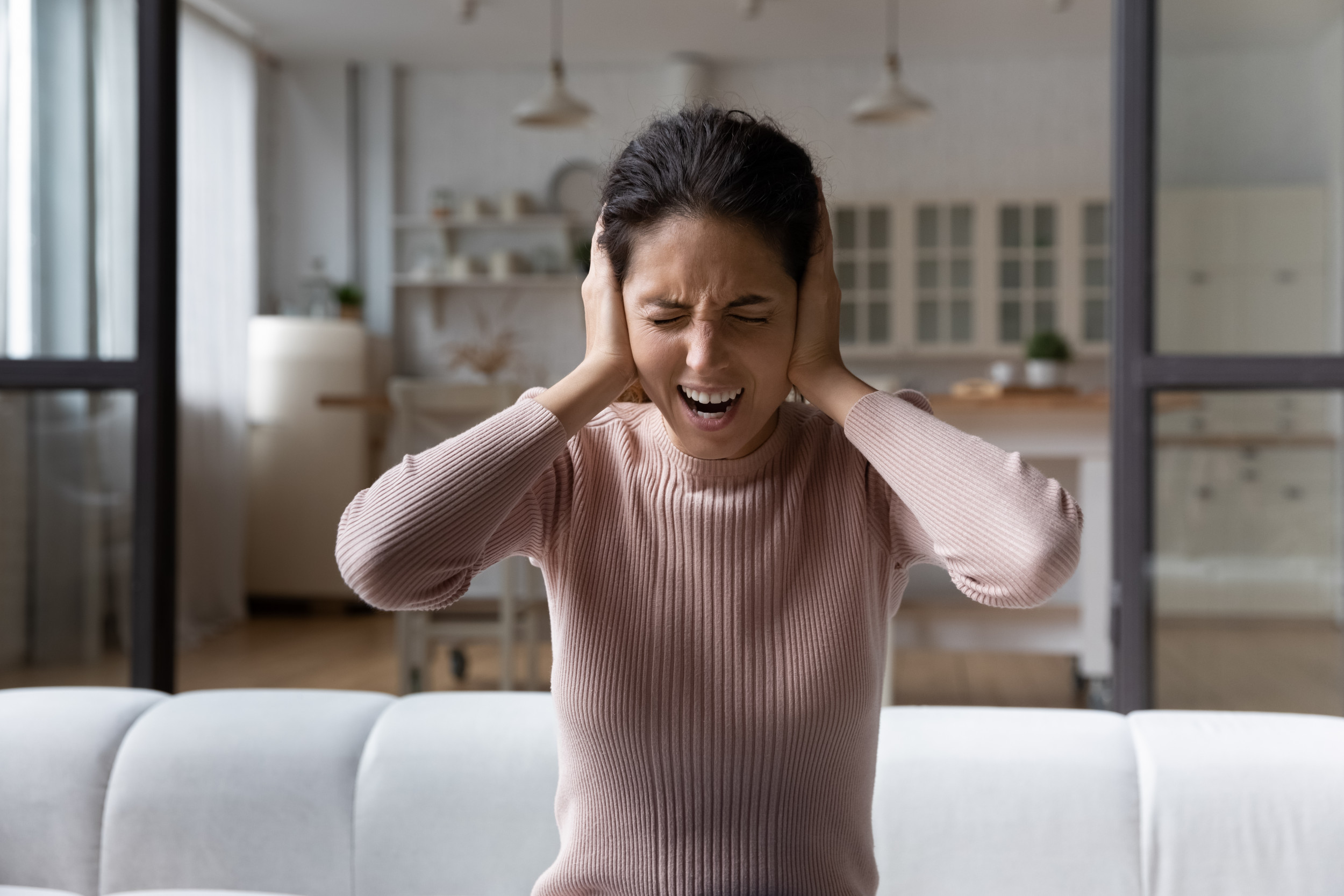Woman Infuriated by Noise From Downstairs ApartmentThen She Has an Idea [Video]