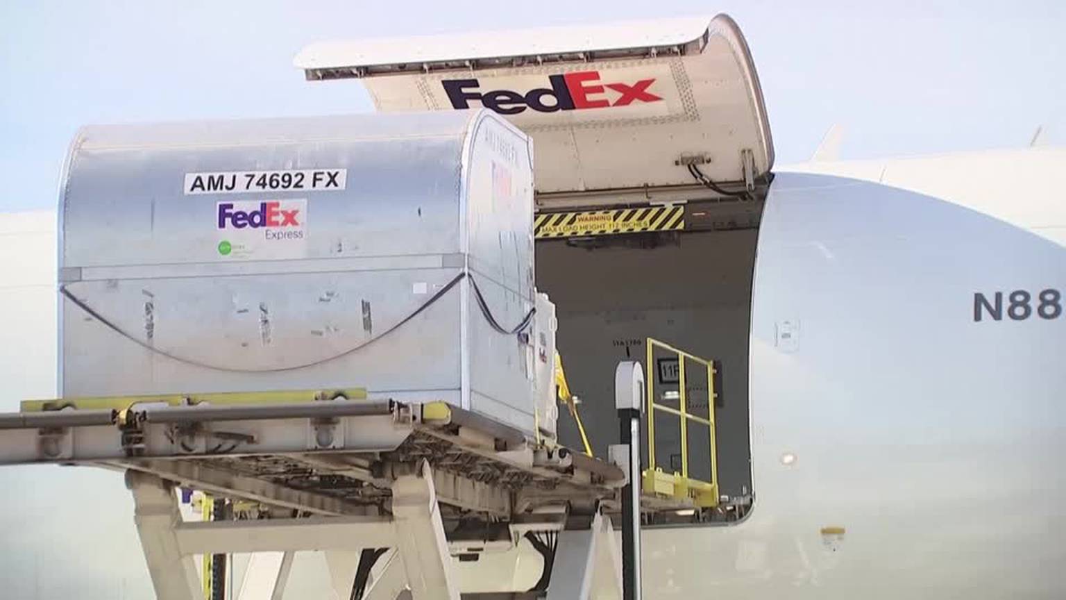 U.S. to cut ‘de minimis’ tariff to as low as 30%, experts say [Video]