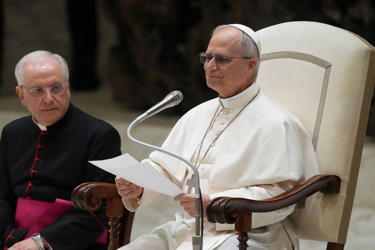 Pope Leo offers to mediate world conflicts, calls for end to war [Video]