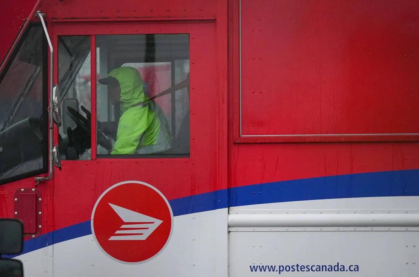 Canada Post hits pause on negotiations with union as deadline nears [Video]