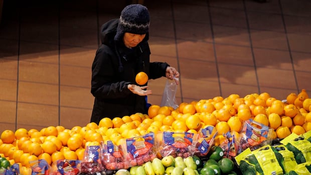 Tariffs hitting shoppers in Canada and U.S., with some prices set to rise at Loblaw stores, Walmart [Video]