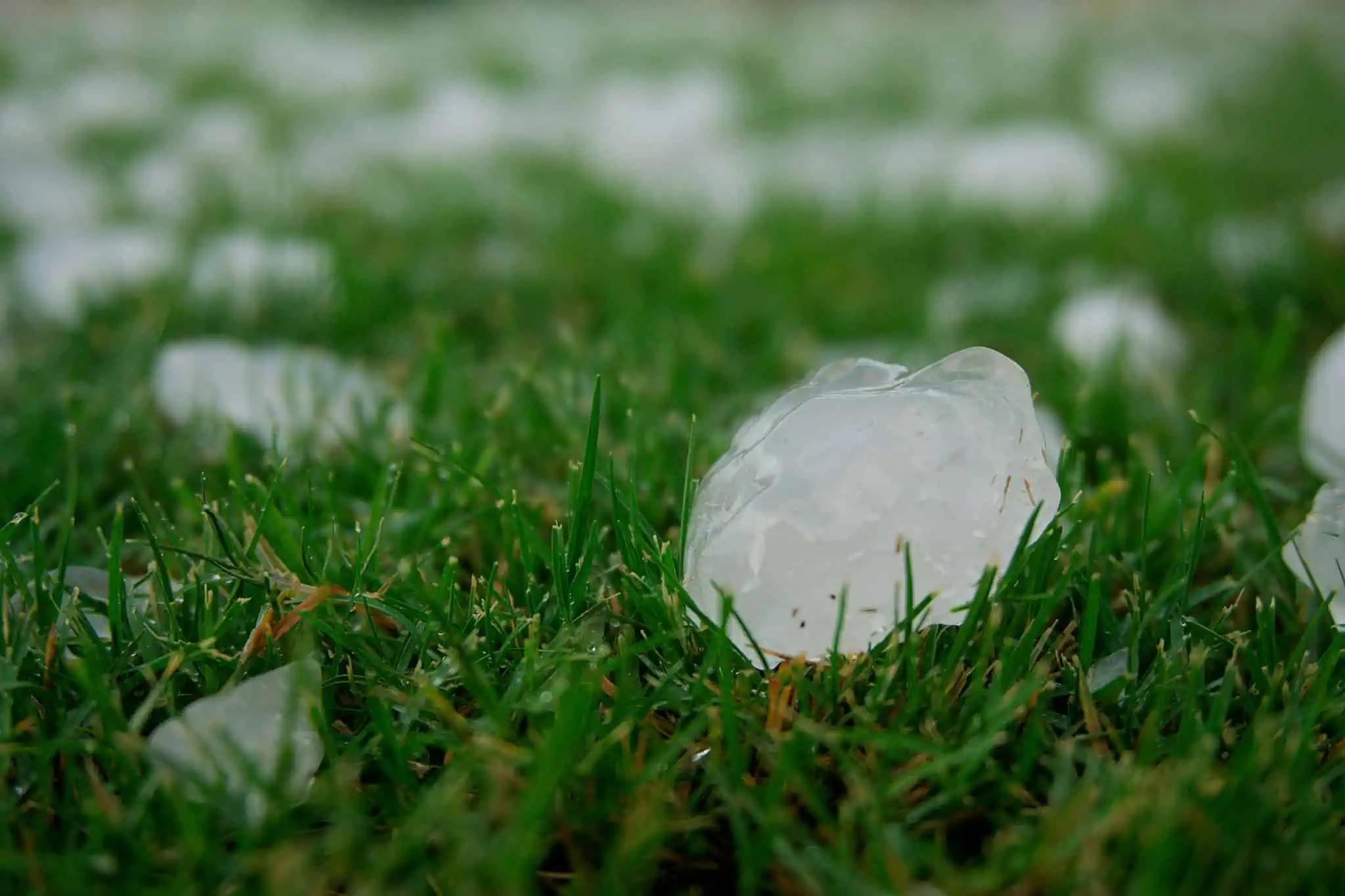 Hail up to 2 cm and 90 km/h winds possible for southern Ontario [Video]