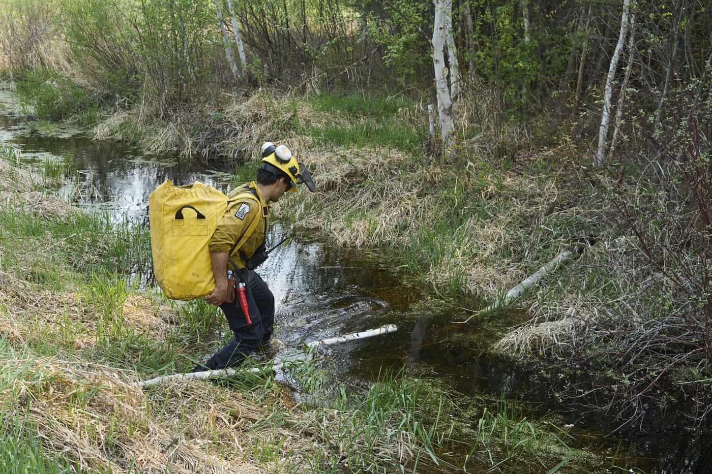 Crews keep battling deadly, out-of-control wildfires in eastern Manitoba [Video]