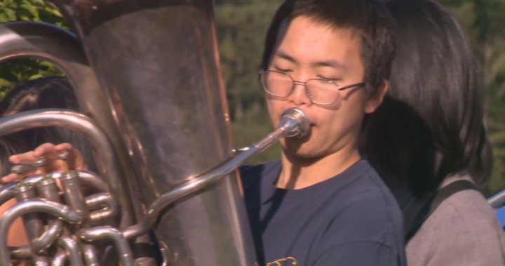 Students, parents rally against elimination of Grade 7 band program in Surrey - BC [Video]