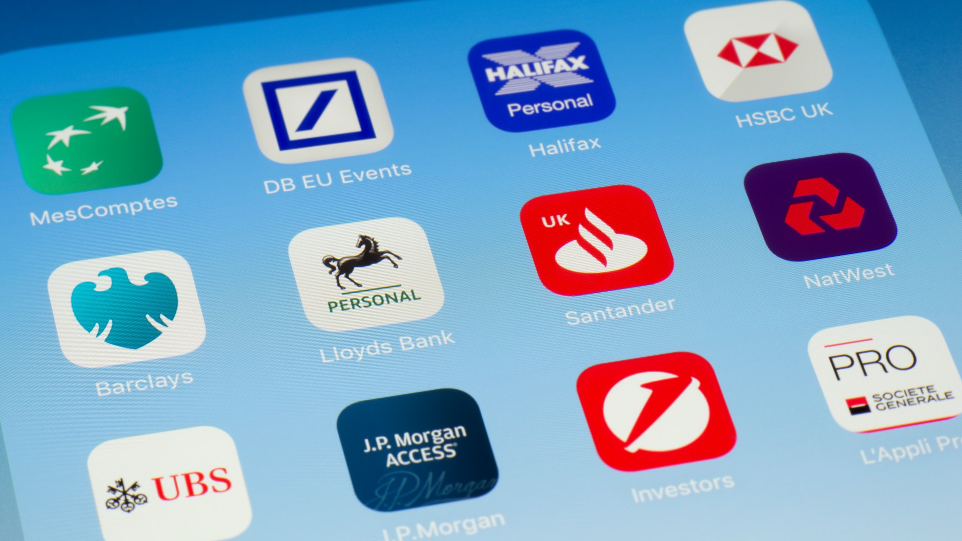 Halifax bank app went down with customers unable to log into accounts [Video]