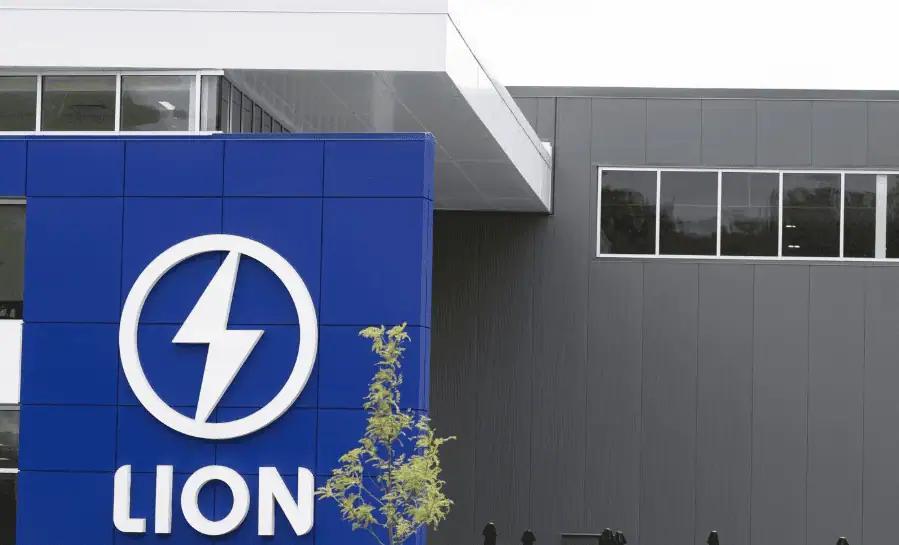 Group of investors to purchase struggling Canadian vehicle maker [Video]