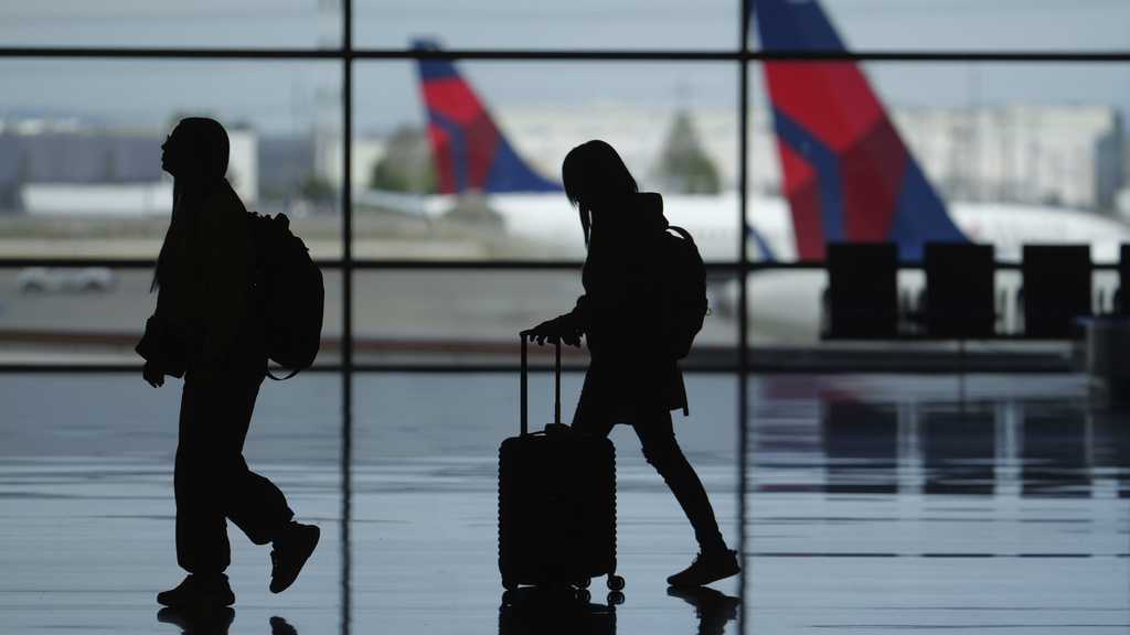 Memorial Day Travel Expected to Break Records in 2025 [Video]