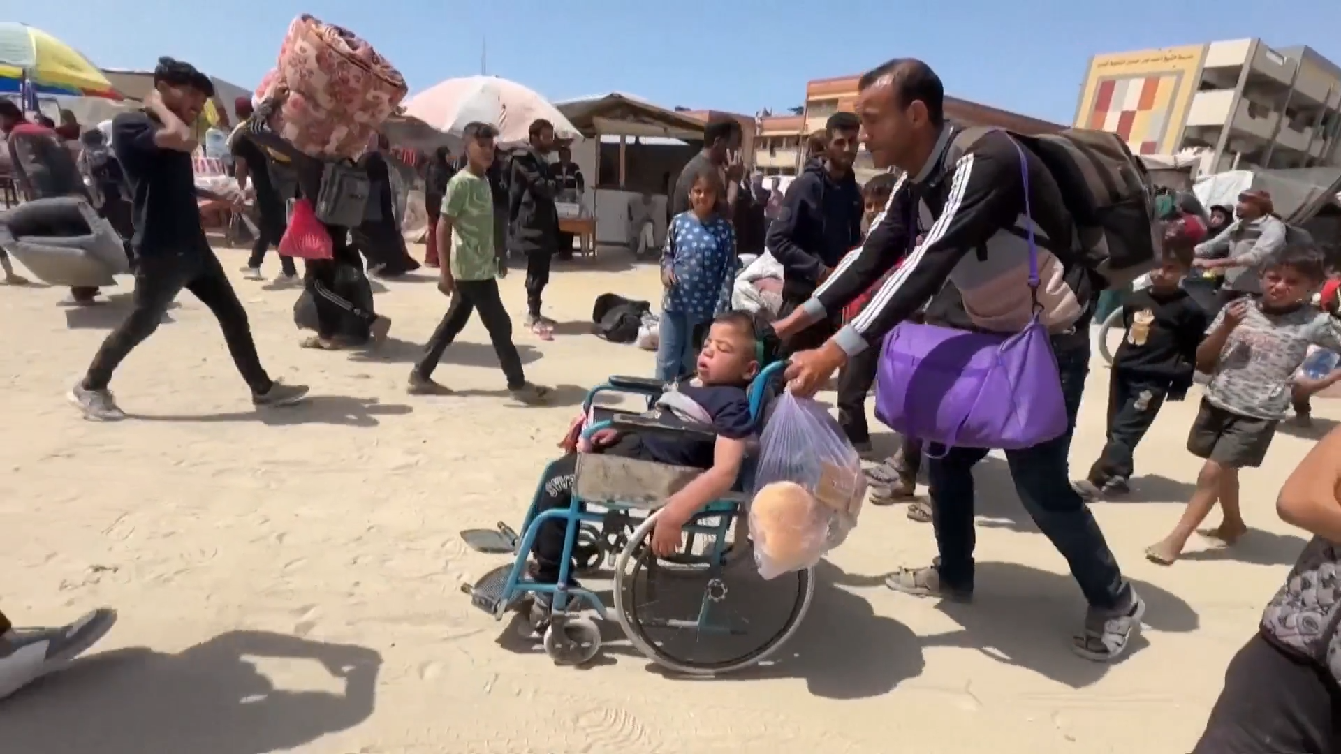Israel partially lifts Gaza aid blockade and launches new offensive  Channel 4 News [Video]