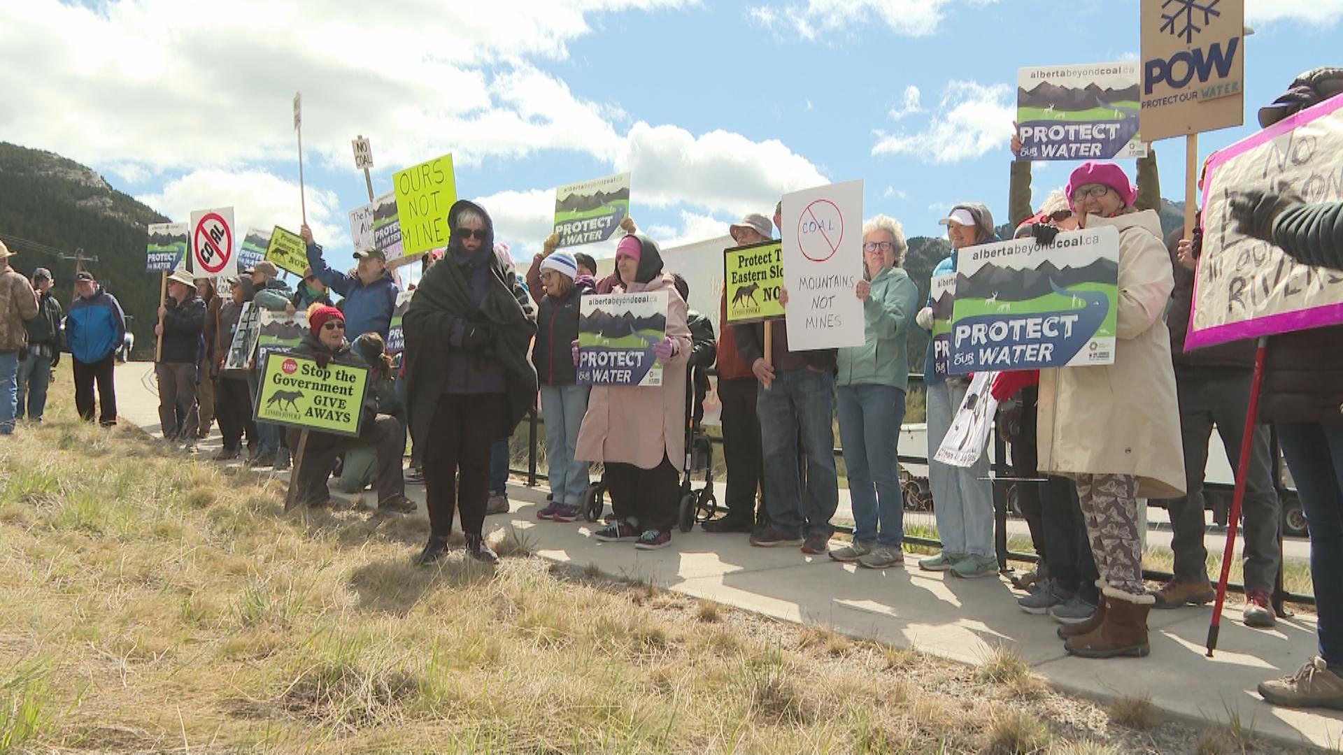 Protest over Grassy Mountain coal mine approval in southern Alberta [Video]