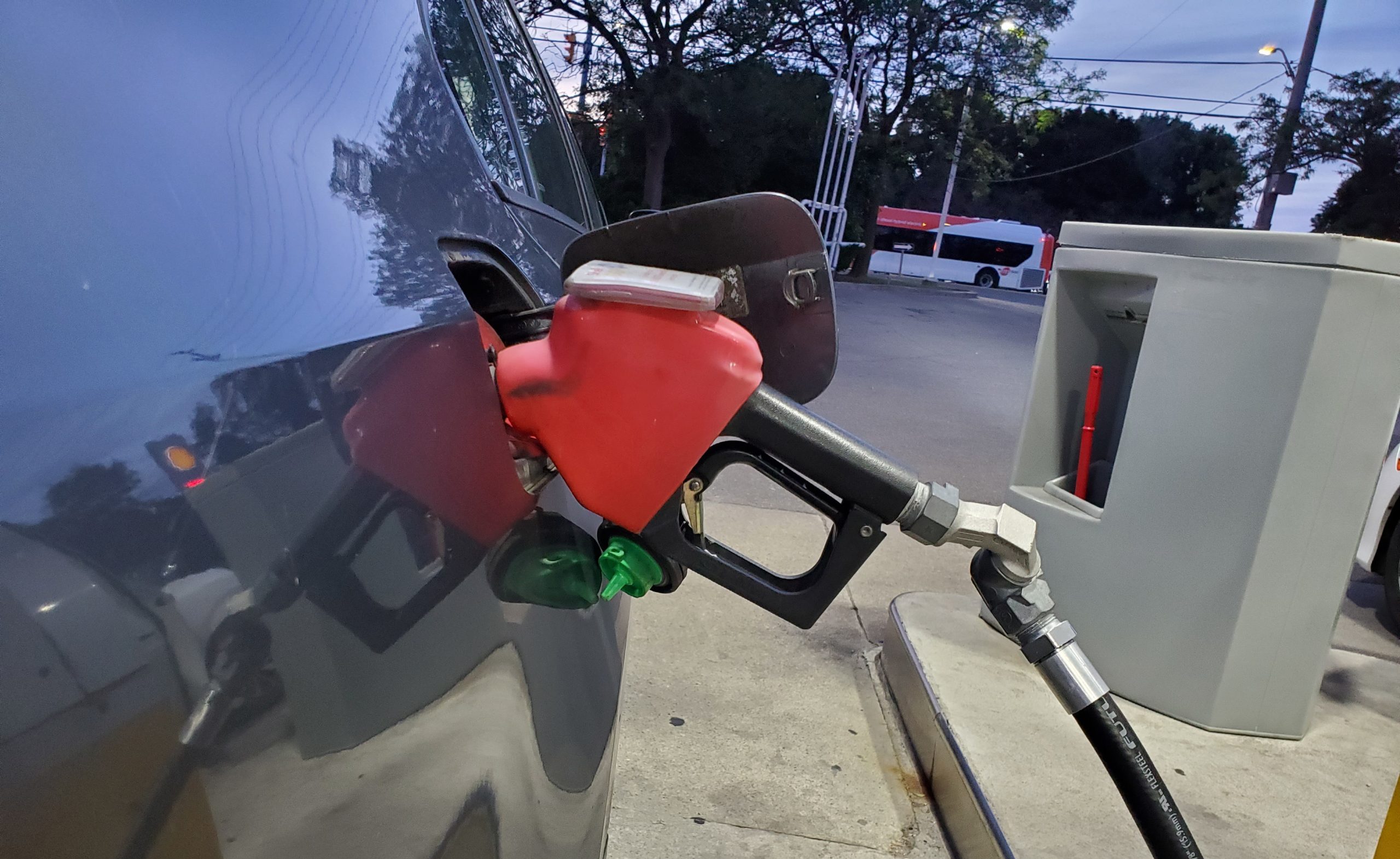 What the gas tax cut means for you in Ontario [Video]